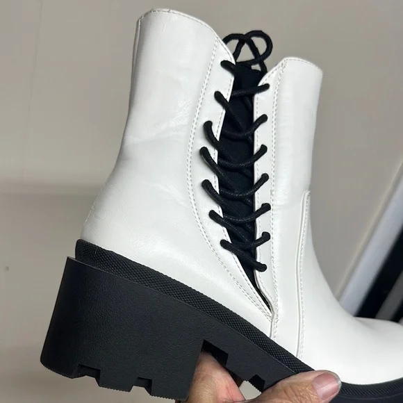 Pierre Dumas White and Black Lace Up Boots - Picture 3 of 9